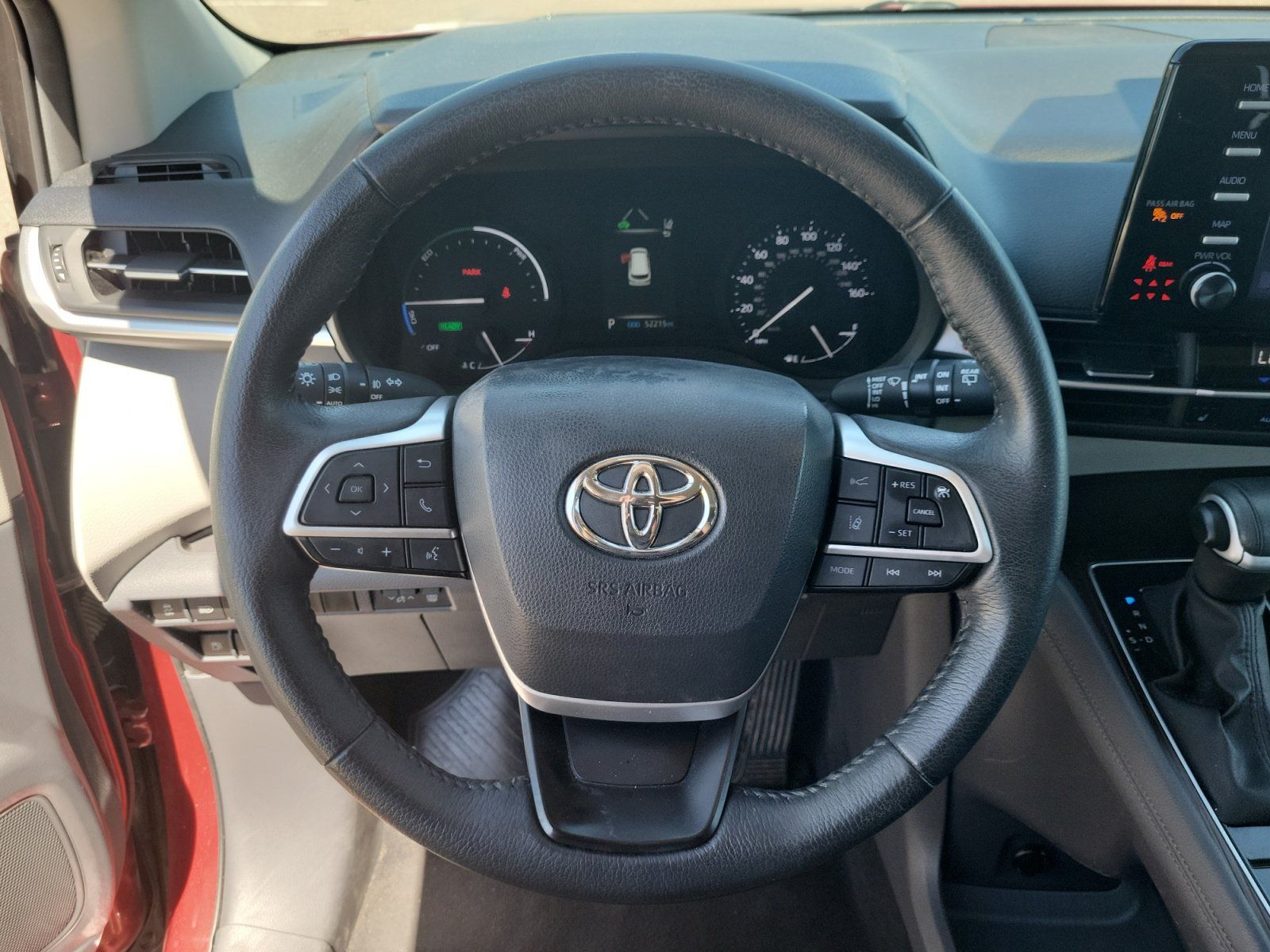 Certified 2023 Toyota Sienna XLE FWD image 9