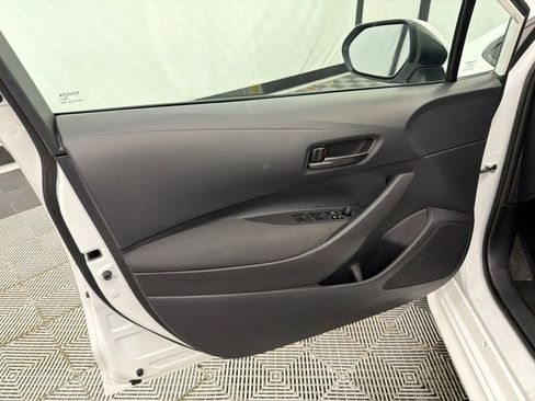 Used 2025 Toyota Corolla LE image 11