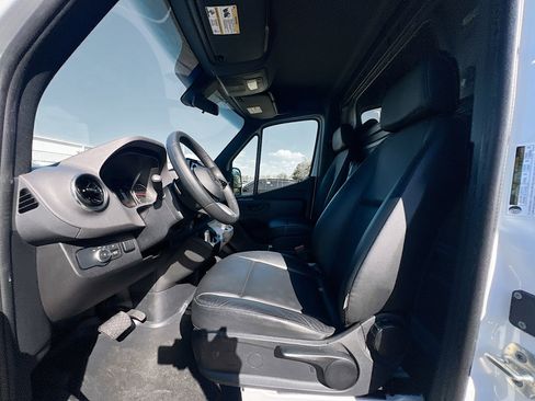 Used 2025 Mercedes-Benz Sprinter 2500 image 14