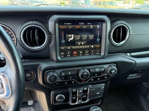 Used 2019 Jeep Wrangler Unlimited Sahara w/ Quick Order Package 24M Moab AWD/4WD image 19