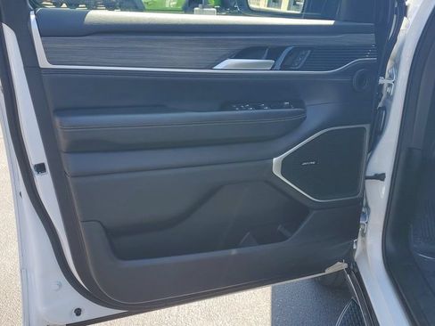 Used 2024 Jeep Wagoneer L Series II w/ Flexible Seating Group RWD image 22