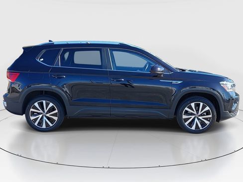 Used 2022 Volkswagen Taos SE image 4