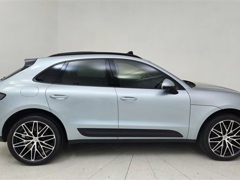 Used 2024 Porsche Macan w/ Premium Plus Package image 6