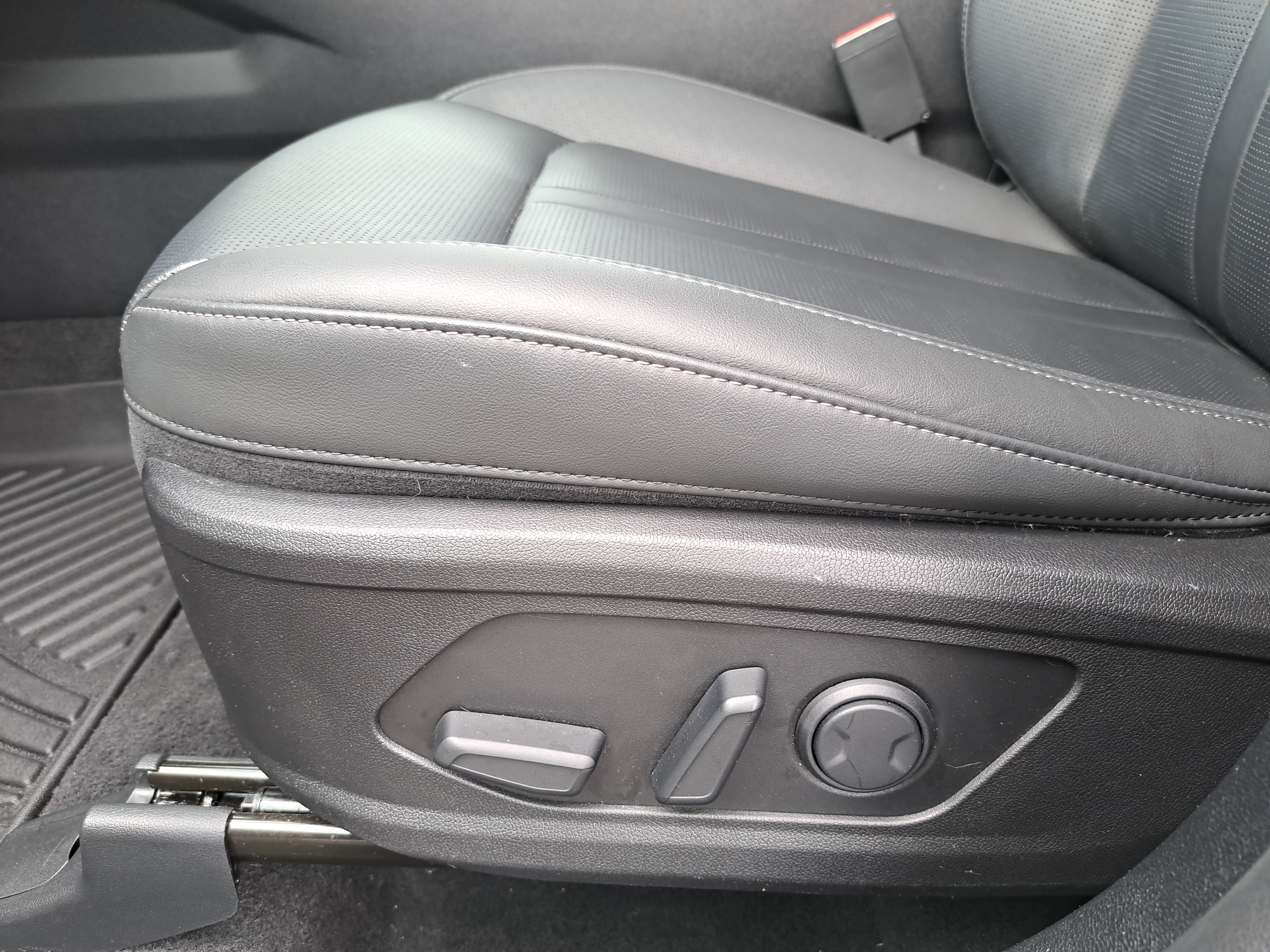 Used 2025 Kia Sorento S w/ Panoramic Sunroof Package FWD image 29