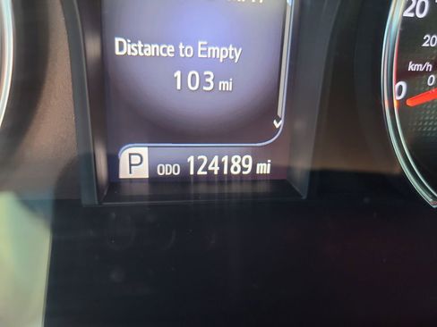 Used 2017 Toyota Camry SE image 30