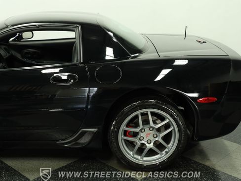 Used 2001 Chevrolet Corvette Z06 w/ Memory Pkg RWD image 24