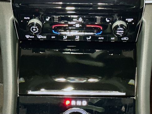 New 2025 Jeep Grand Cherokee Altitude AWD/4WD image 10
