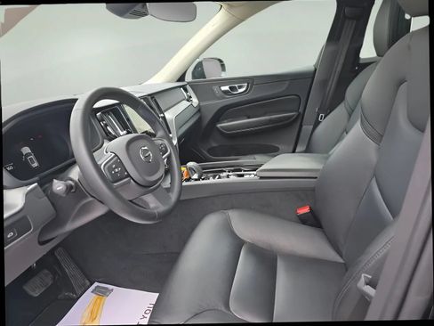 Used 2023 Volvo XC60 B5 Core AWD/4WD image 10