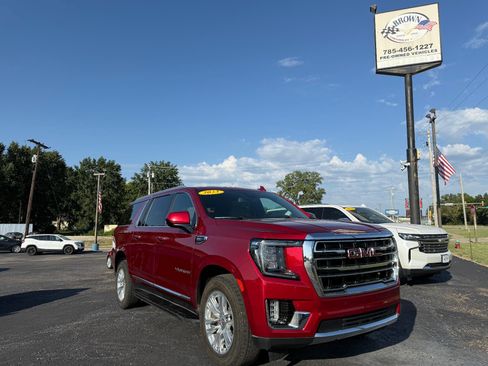 Used 2023 GMC Yukon XL SLT AWD/4WD image 1