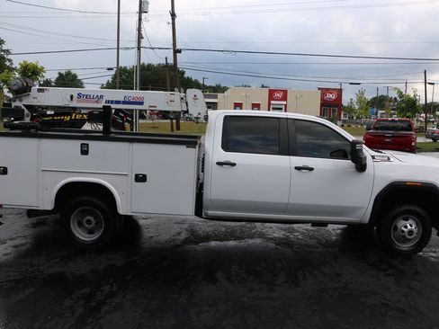 Used 2023 GMC Sierra 3500 Pro w/ Convenience Package AWD/4WD image 6