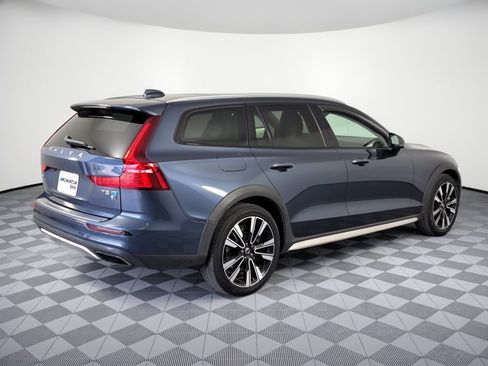 Used 2020 Volvo V60 T5 Cross Country AWD/4WD image 9