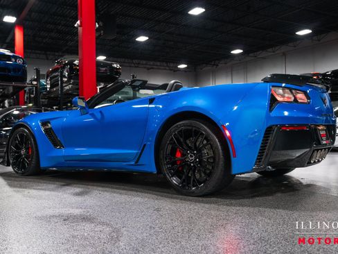 Used 2015 Chevrolet Corvette Z06 w/ 3LZ Preferred Equipment Group RWD image 3