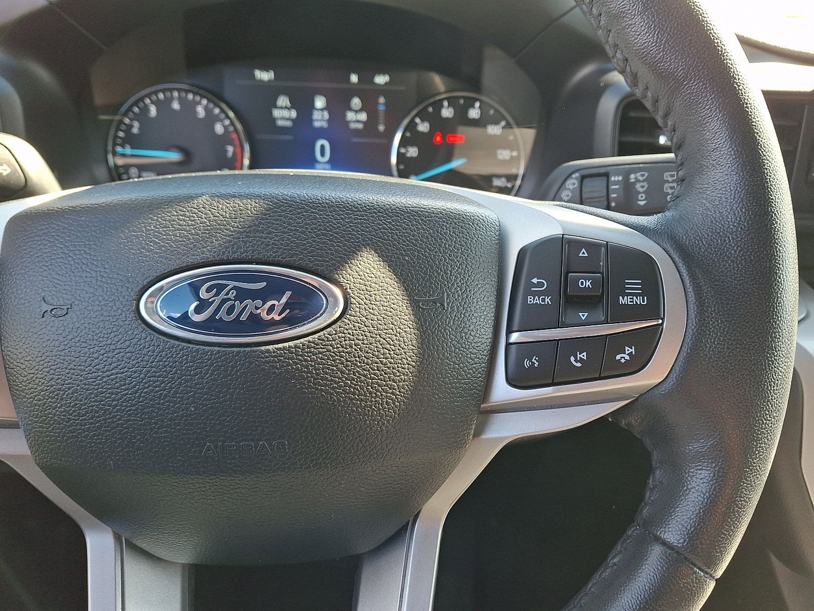 Used 2023 Ford Explorer XLT AWD/4WD image 23