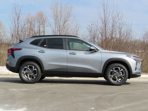 New 2026 Chevrolet Trax LT w/ Driver Confidence Package image 2