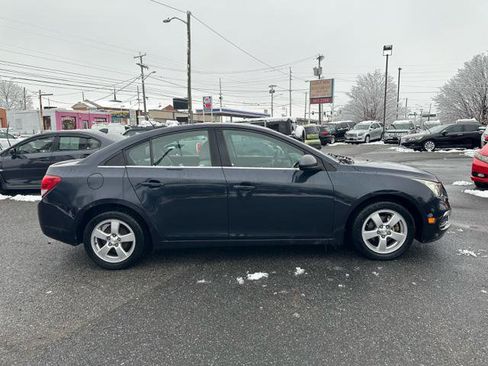 Used 2015 Chevrolet Cruze LT w/ Technology Package image 4