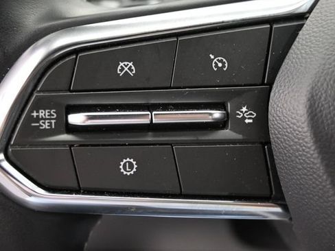Used 2025 Chevrolet Traverse LT FWD image 19