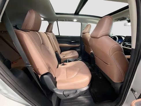 Used 2024 Toyota Grand Highlander AWD image 23