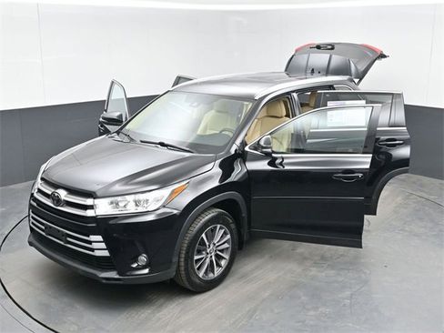 Used 2018 Toyota Highlander XLE w/ Protection Package #3 image 55
