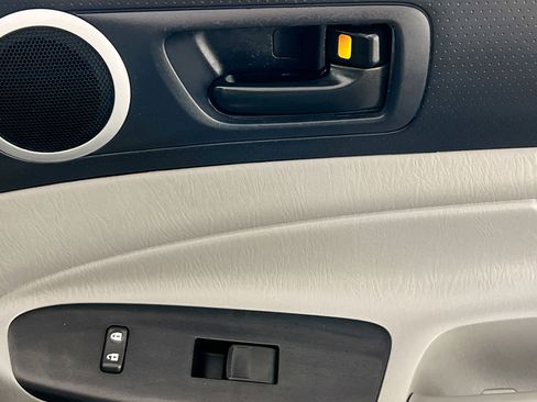 Used 2013 Toyota Tacoma PreRunner image 31