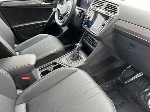 Used 2023 Volkswagen Tiguan SE FWD image 16