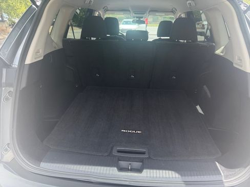 Certified 2022 Nissan Rogue SV FWD image 19