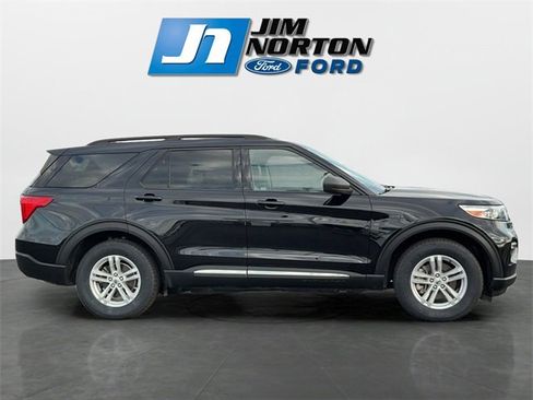 Used 2022 Ford Explorer XLT w/ Equipment Group 202A image 2