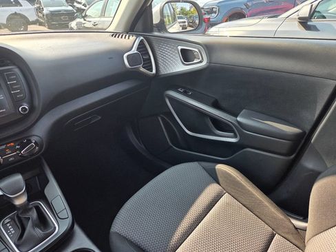Used 2023 Kia Soul LX w/ Option Group 015 FWD image 16