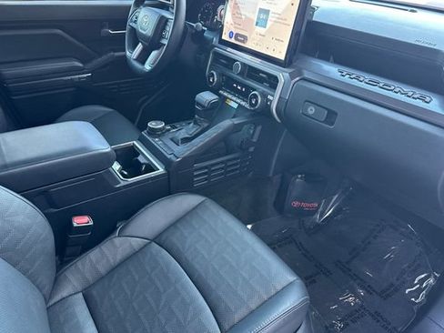 Certified 2025 Toyota Tacoma TRD Sport w/ TRD Sport Premium Package AWD/4WD image 19