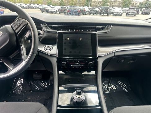 Used 2023 Jeep Grand Cherokee Laredo w/ Luxury Tech Group I AWD/4WD image 25
