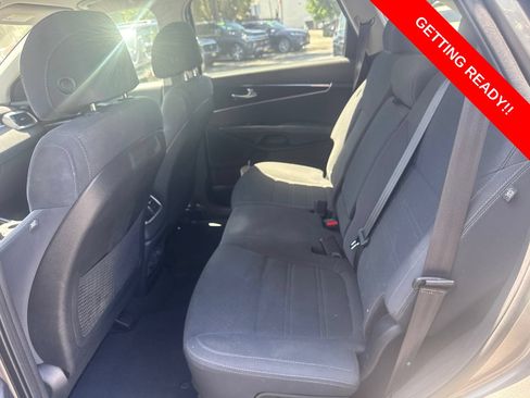 Used 2017 Kia Sorento AWD image 5