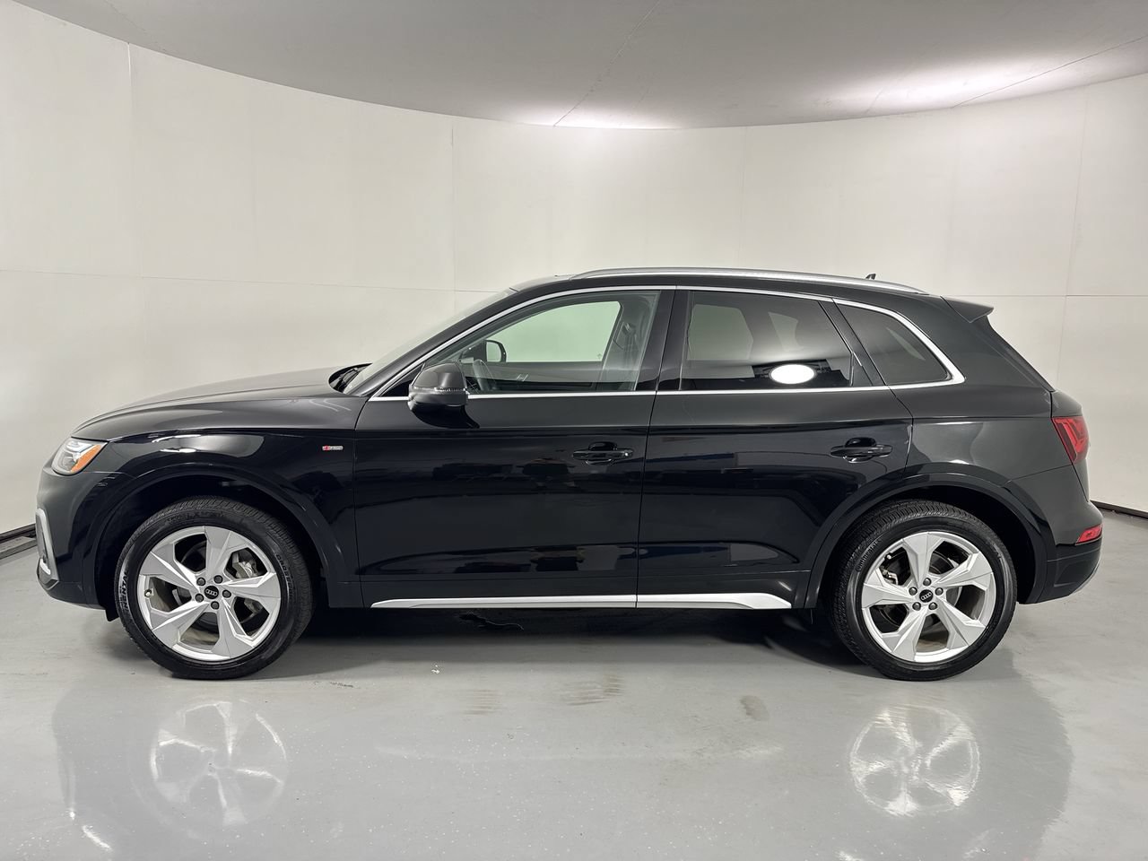 Used 2023 Audi Q5 2.0T Premium Plus w/ Premium Plus Package AWD/4WD image 2
