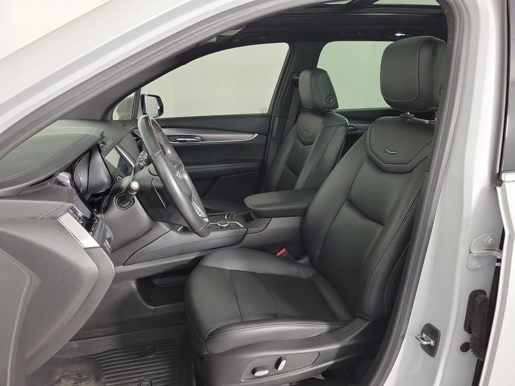 Certified 2023 Cadillac XT6 Luxury FWD image 17