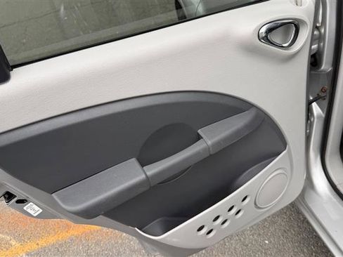 Used 2006 Chrysler PT Cruiser Touring FWD image 21