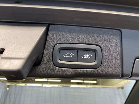 Used 2022 Volvo XC60 B5 R-Design image 35