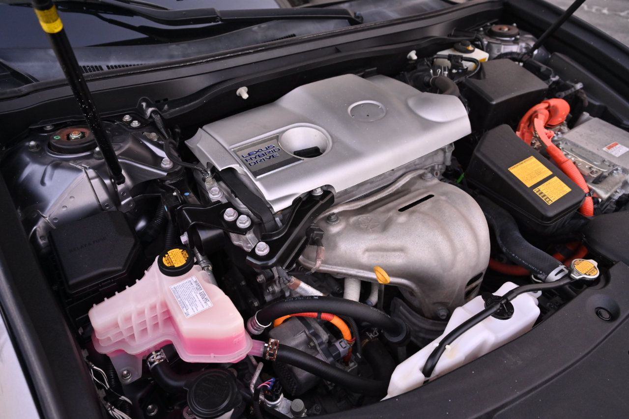 Used 2013 Lexus ES 300h w/ Premium Pkg FWD image 32