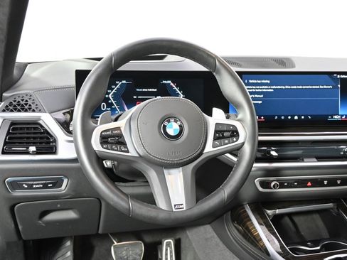 Used 2025 BMW X7 xDrive40i w/ M Sport Package image 12