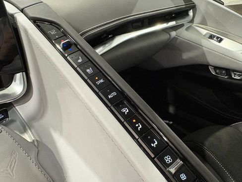 Used 2023 Chevrolet Corvette Stingray Premium Cpe w/ Battery Protection Package RWD image 30