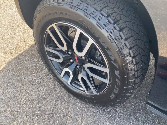 Used 2023 GMC Yukon XL AT4 AWD/4WD image 46