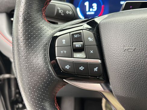 Used 2025 Ford Explorer ST-Line w/ ST-Line Street Pack AWD/4WD image 18