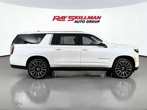 Used 2025 Chevrolet Suburban High Country AWD/4WD image 8