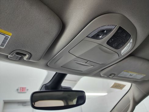 Used 2024 Chrysler Pacifica Touring-L image 13