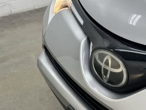 Used 2018 Toyota RAV4 LE FWD image 30