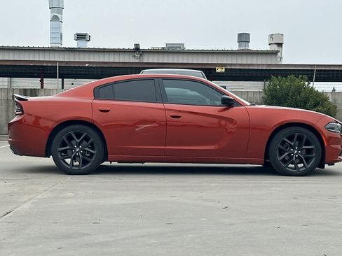Used 2021 Dodge Charger SXT w/ Blacktop Package image 9