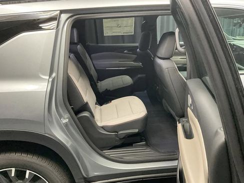 New 2026 Chevrolet Traverse LT w/ Sun and Wheel Package image 16
