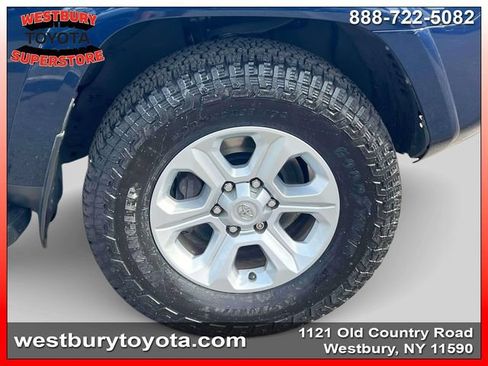 Used 2022 Toyota 4Runner SR5 Premium w/ Moonroof Package AWD/4WD image 14