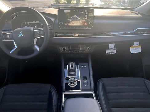 New 2025 Mitsubishi Outlander SE image 5