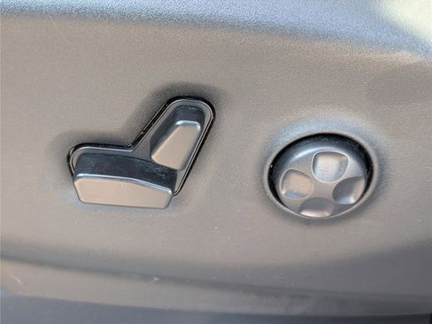 Used 2024 Chrysler Pacifica Touring-L image 20