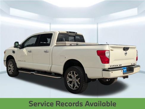 Used 2017 Nissan Titan SL w/ Chrome Package AWD/4WD image 4