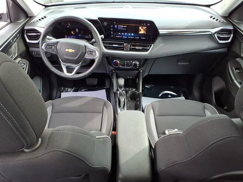 Used 2024 Chevrolet TrailBlazer LT w/ LT Cold Weather Package AWD/4WD image 8