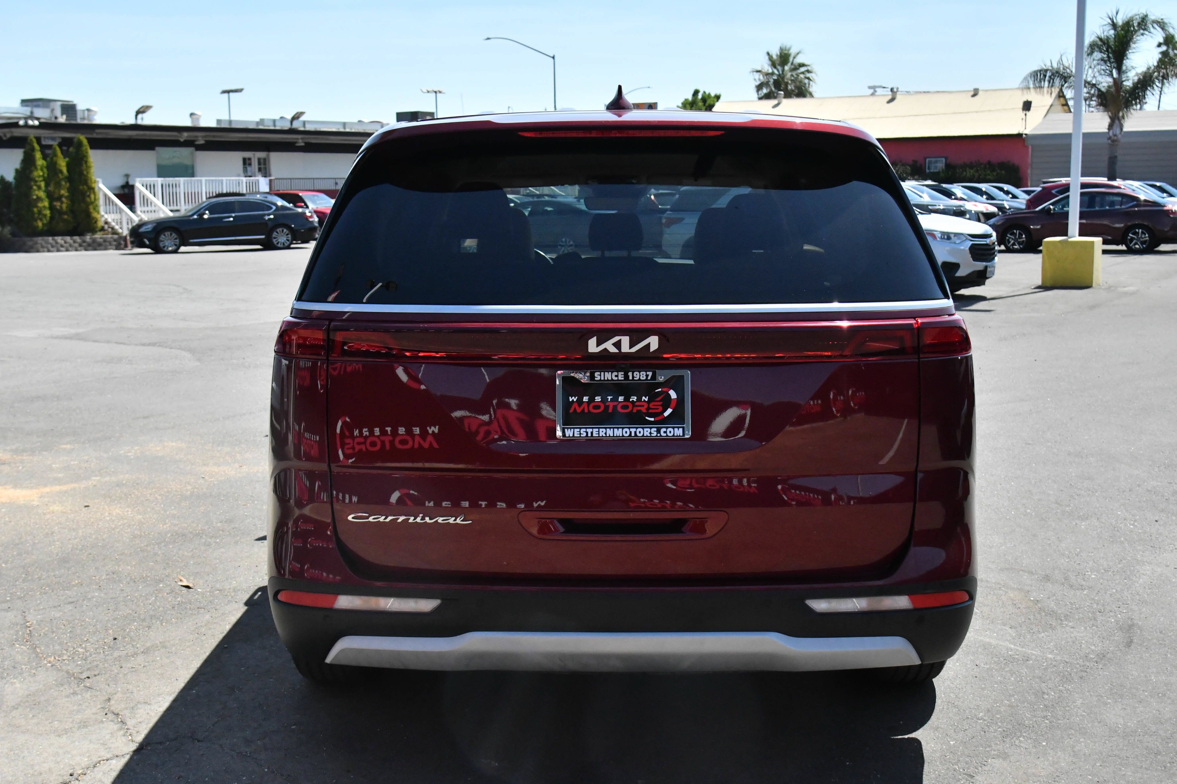 Used 2022 Kia Carnival LX FWD image 7